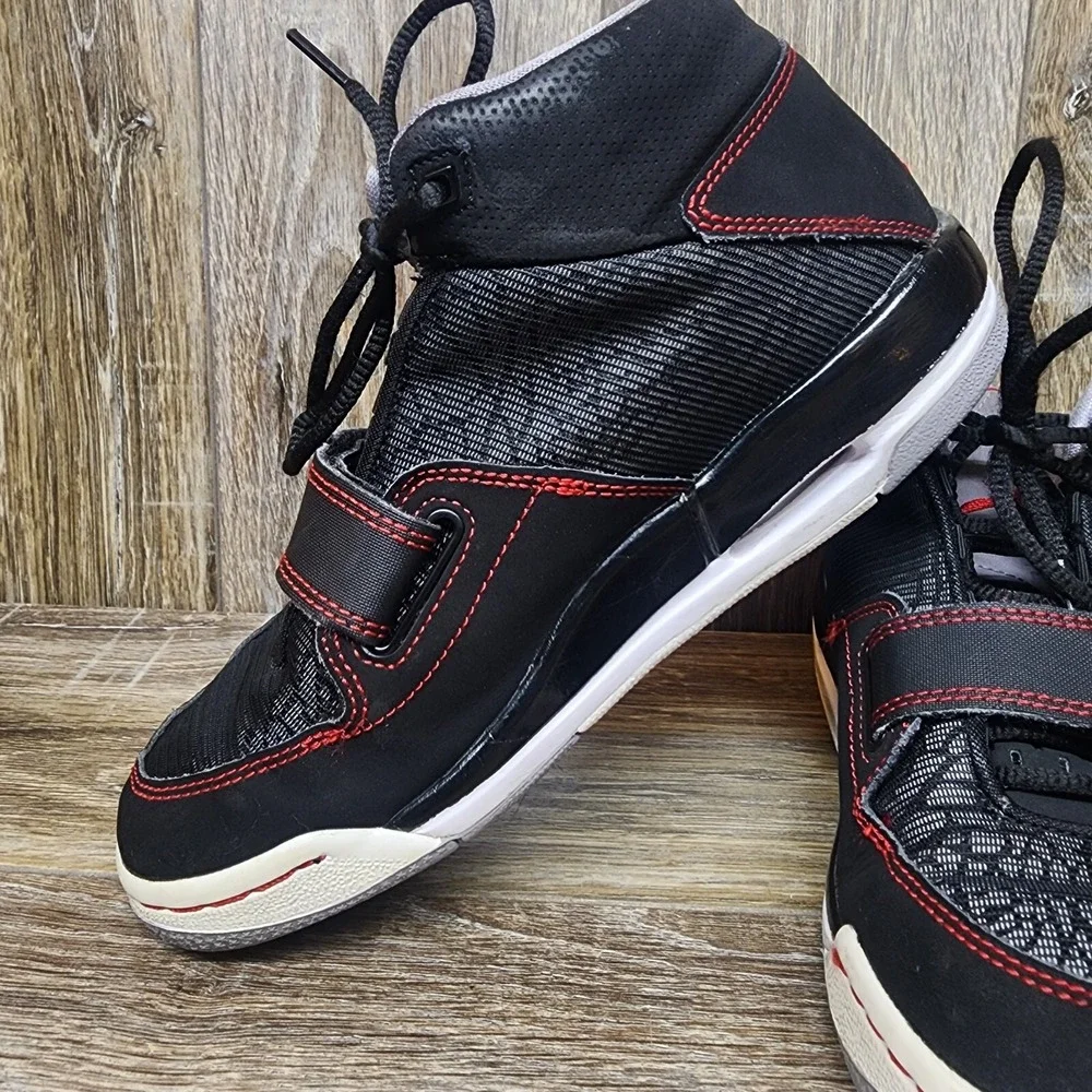 Jordan Nike Boys Basketball Sneakers 2013 #602662-004 Size‎ 4Y Black Gray Red